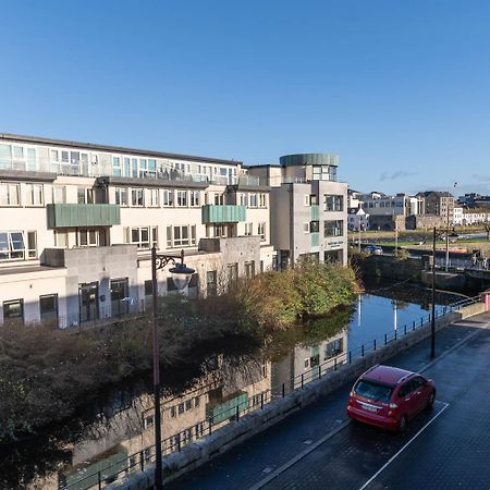 Modern Canal View Home, In City Centre, Sleeps 8 Galway Bagian luar foto