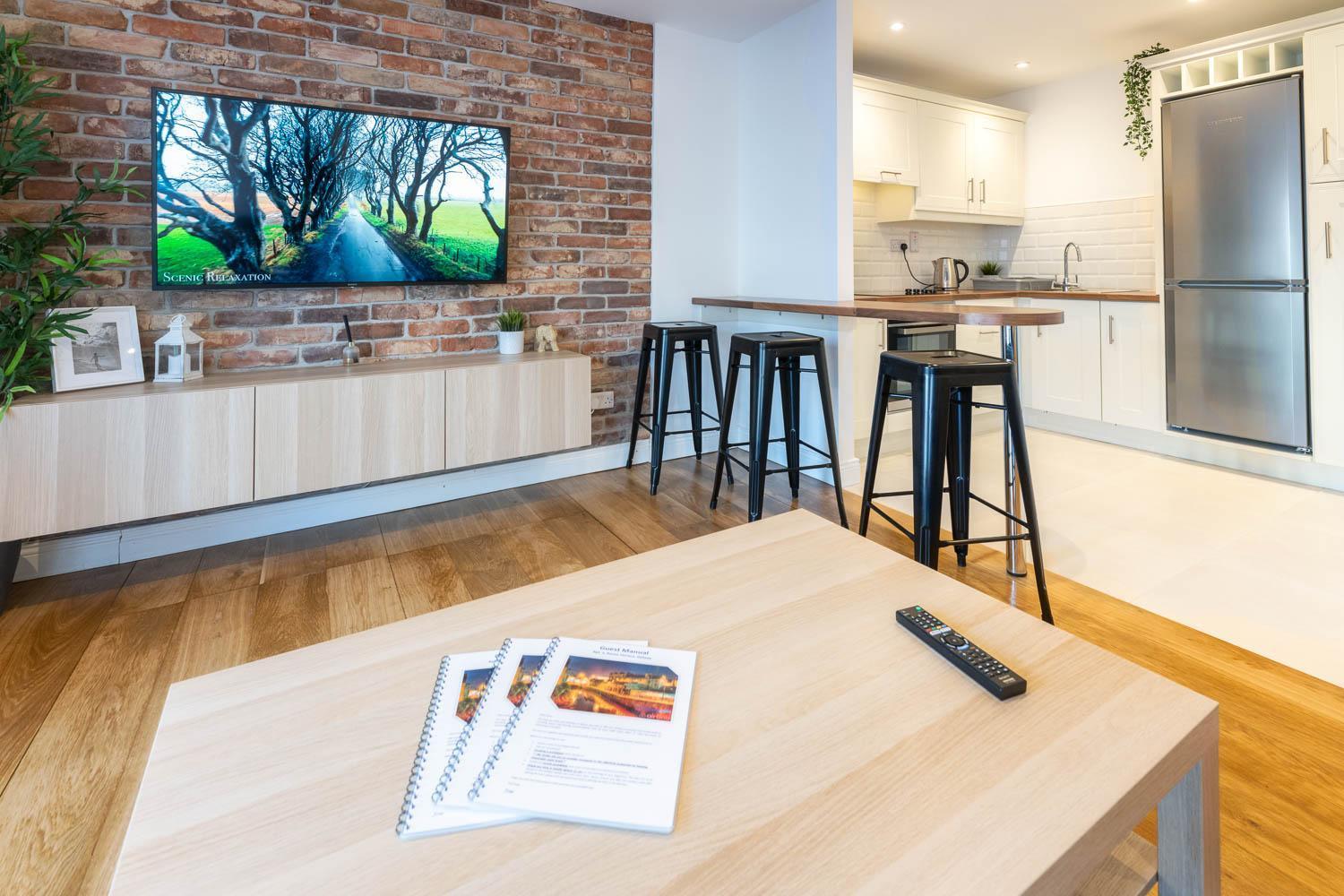 Modern Canal View Home, In City Centre, Sleeps 8 Galway Bagian luar foto
